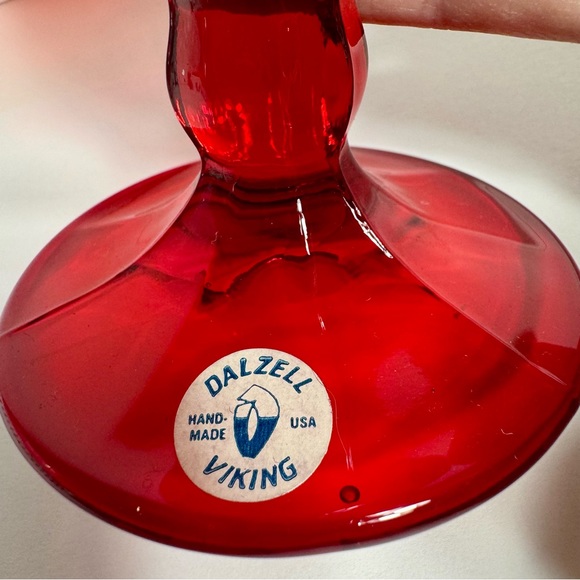 Vintage Dalzell Viking glass goblet. This piece is very sturdy ruby red glass. - Picture 6 of 8